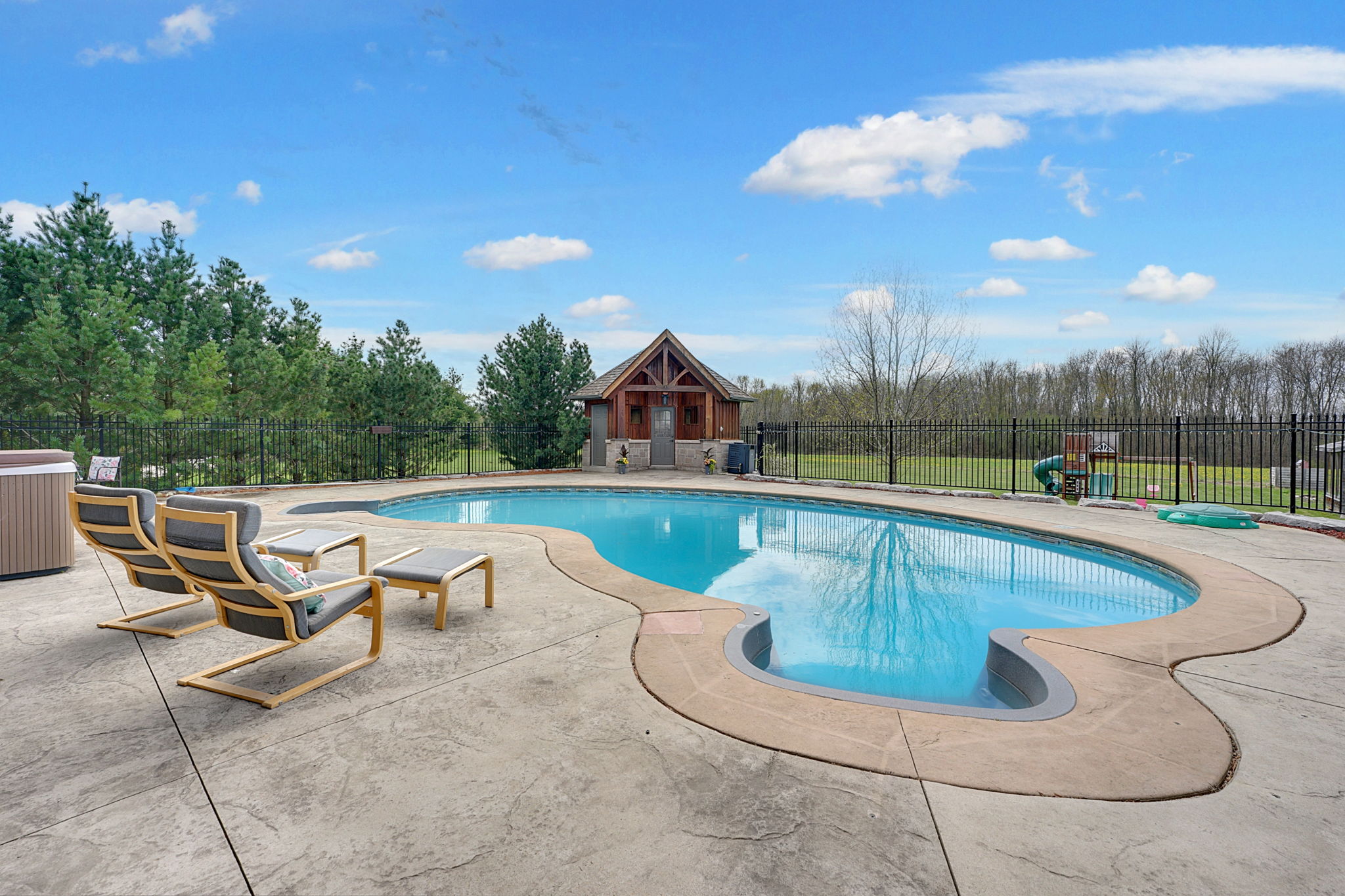 45 - Pool & Patio
